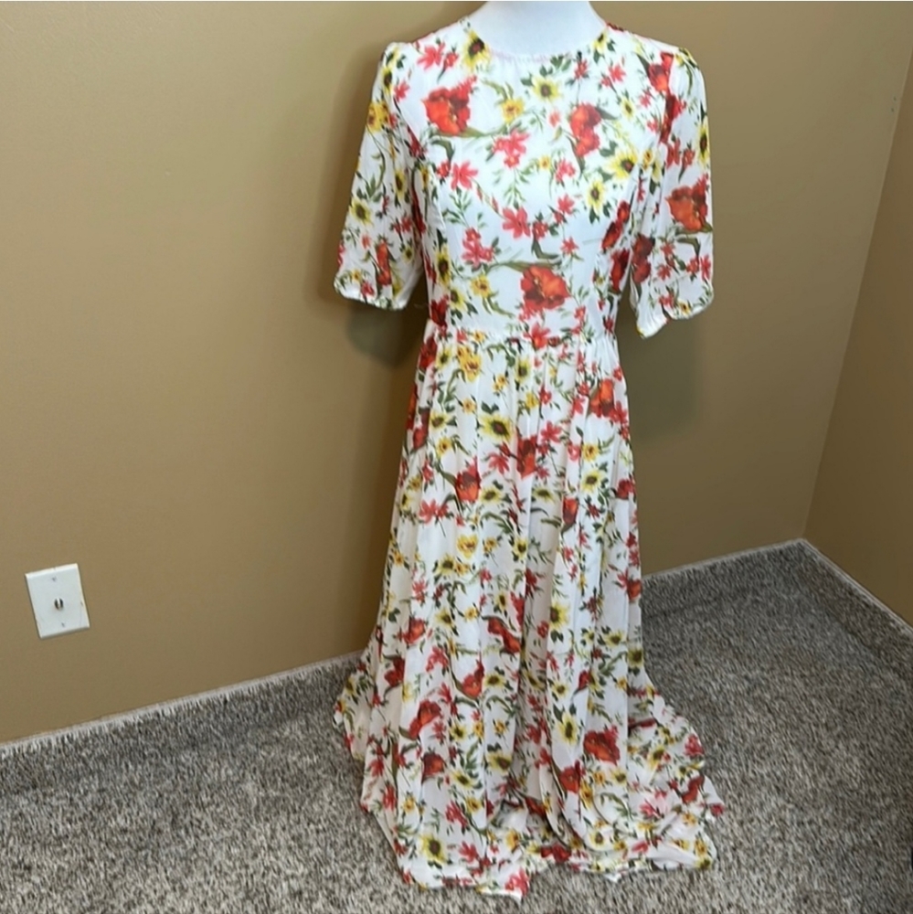 Floral maxi dress lined size M can fit S